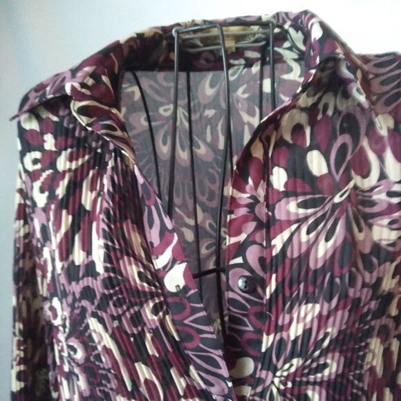 Notations button up  floral blouse - Picture 2 of 11